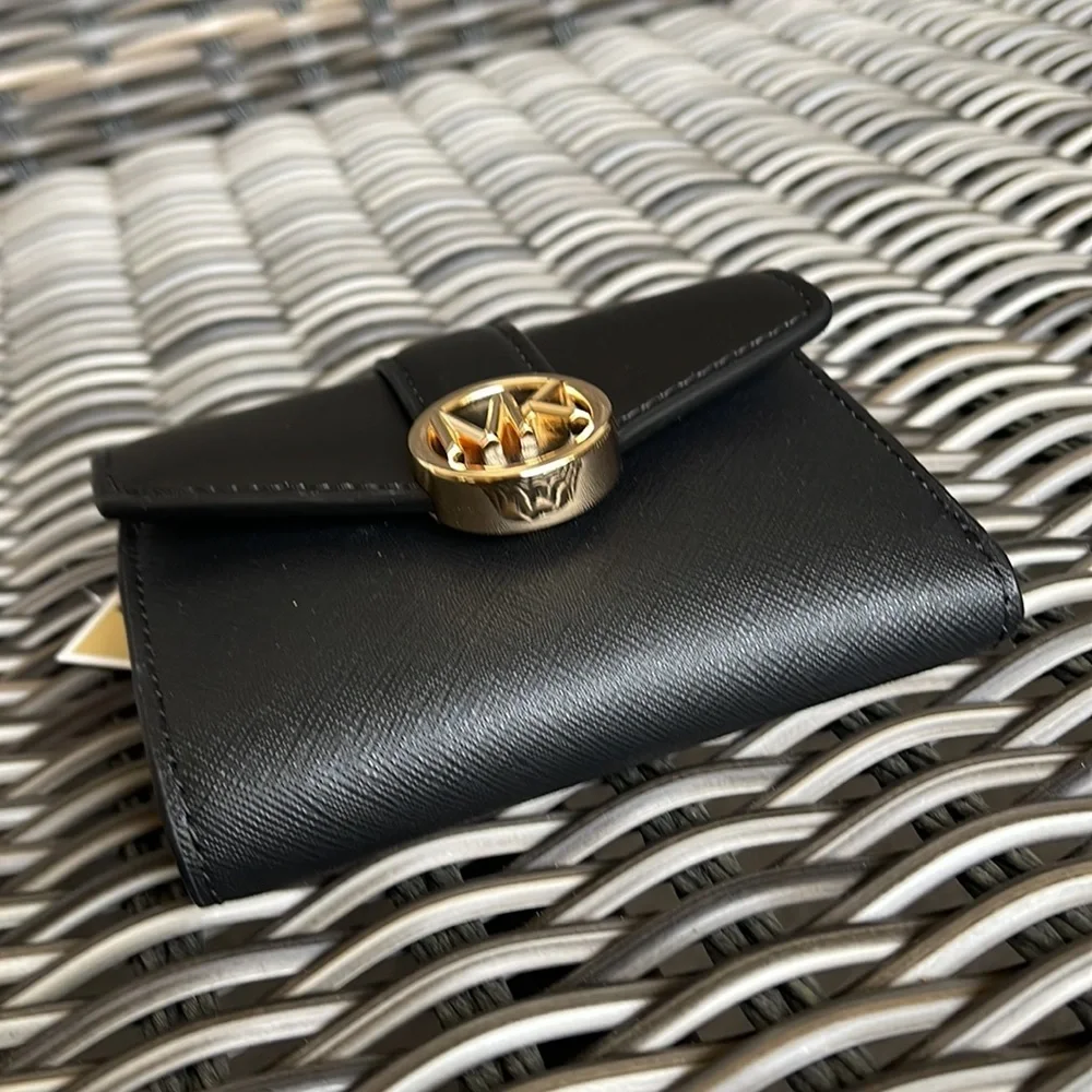 MICHAEL KORS CARMEN MEDIUM LOGO AND FAUX LEATHER WALLET BLACK